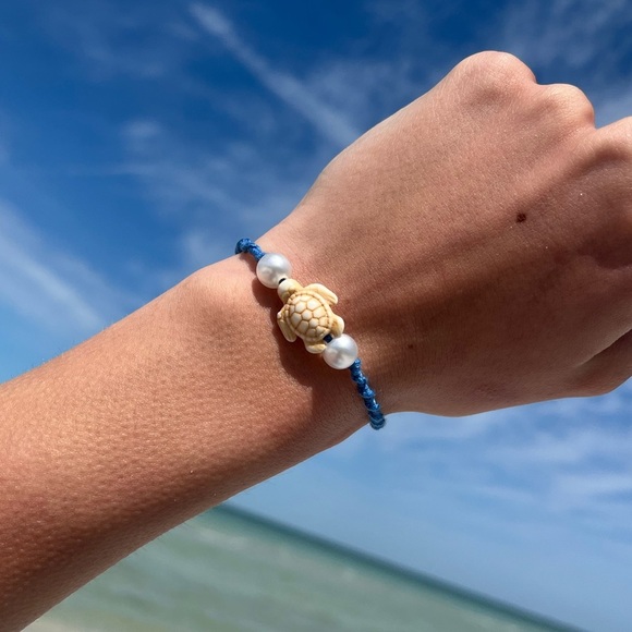 Handmade blue sea turtle pearl bracelet - Picture 4 of 7